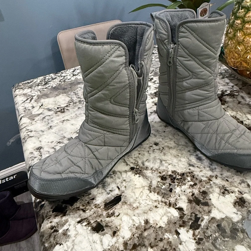Columbia Thermolite Boots woman’s size 7
